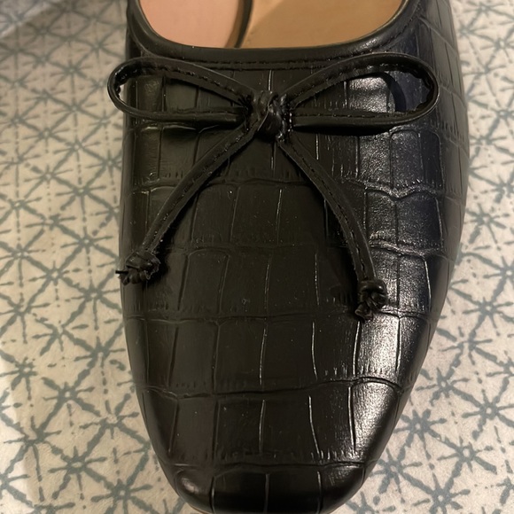 Black “alligator” print slides - Picture 2 of 8